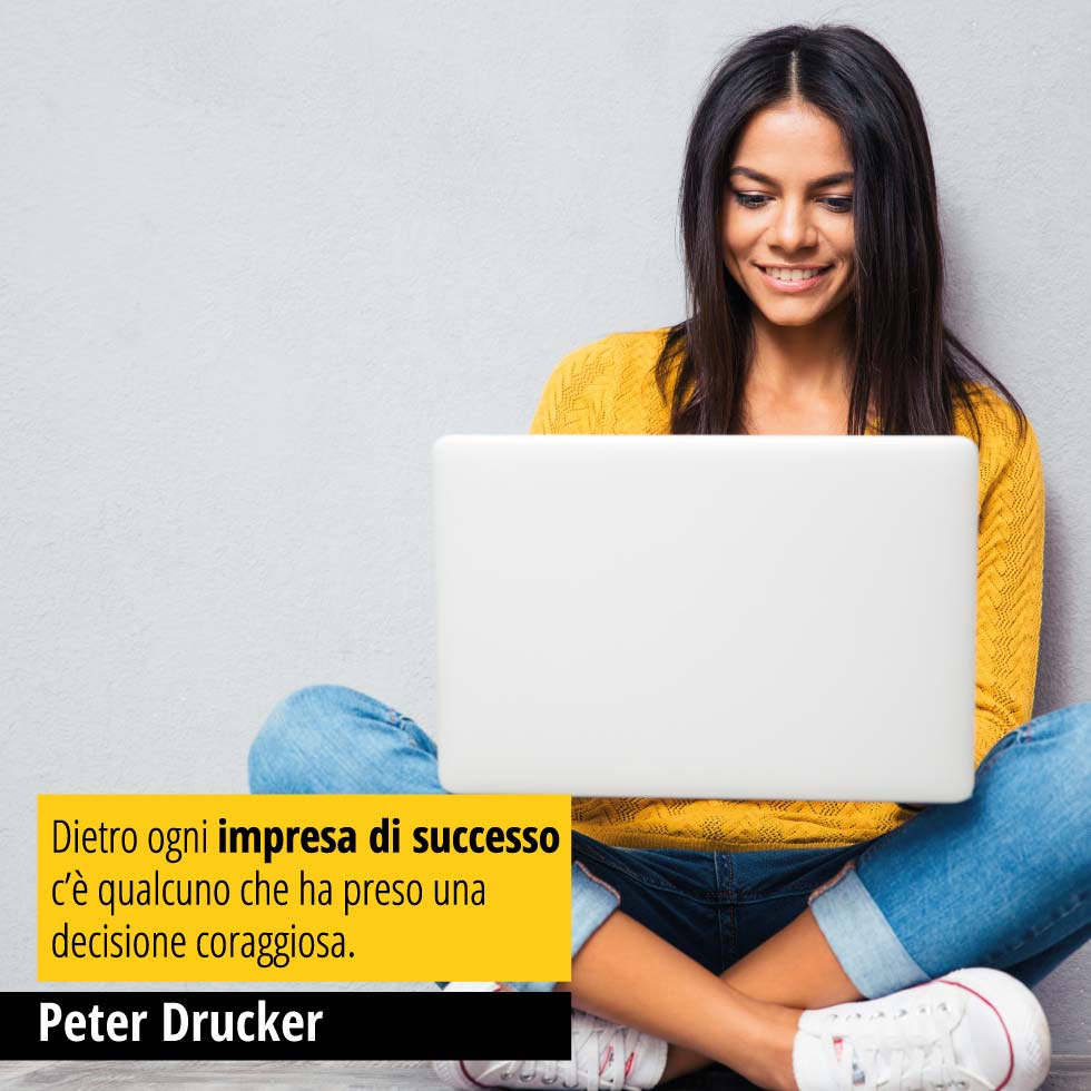 Citazione di Peter Drucker "Dietro ogni impresa di successo c’è qualcuno che ha preso una decisione coraggiosa."