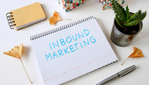 un block notes con la scritta inbound marketing