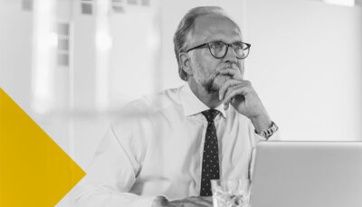 foto bianco e nero di un professionista