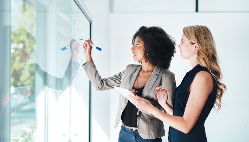 Persone che creano una strategia marketing