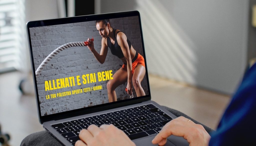 Computer che mostra un sito web della palestra
